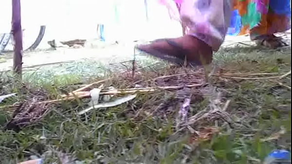 Desi Ngocok Sambil Pipis, Basah Kuyup Bikin Makin Liar