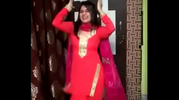 Desi Cewek Lagi Latihan Mujra, Gerakannya Bikin Makin Panas