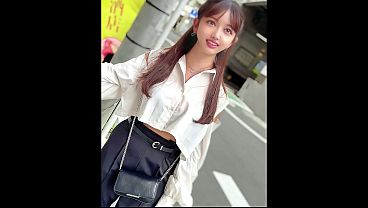 Goyangin Badan Di Majalah, Setengah Filipina Setengah Jepang, Baru 18 Tahun Tapi Udah Bikin Mupeng Abis.