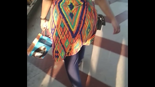 Pantat Montok Janda India Besar Jalan Goyang.