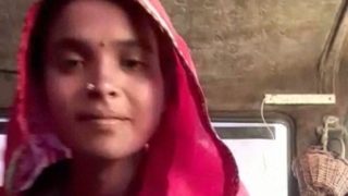 Desa India, Cewek Lagi Mainin Terong Buat Nikmatin Diri Sendiri.