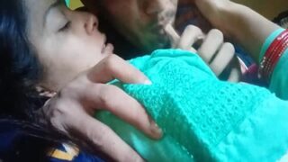 Istri Selingkuh Ngecup Kekasih Gelap Sambil Biarin Dia Ngenyot Susu Montoknya.