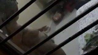 Video Spion Kamera Tersembunyi Tetangga Desi Lagi Ganti Baju