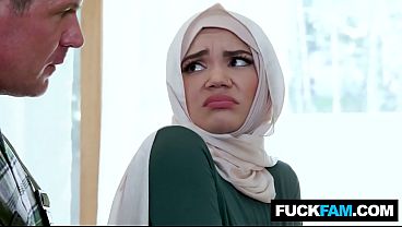 Astaga! Cewek Hijab Imut Ngebut Pertama Kali Bareng Tukang Ledeng, Naudi Nala & Jason Sarcinelli