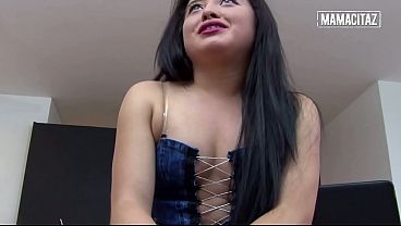 Gondrongan Mantap, Cewek Latin Montok Pake Rok Mini Bungkuk… Doi Gak Bisa Berenti Ngeremas Pantatnya Yang Tebel.