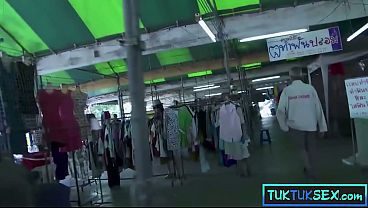 Dua Bule Cabut Lidah Thailand Mungil, Langsung Digaruk Bareng Di Kamar