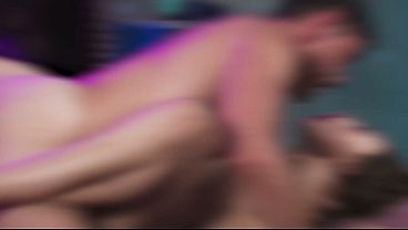 Brunet Cewe Rusia Seksi Pake Fishnets Nikmatin Kontol Gede Di Semua Posisi Erotik