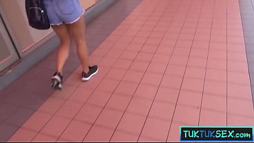 Gadis Lokal Thailand Digebet Di Dalam Tuk-tuk, Langsung Digiring Ke Hotel Buat Main.