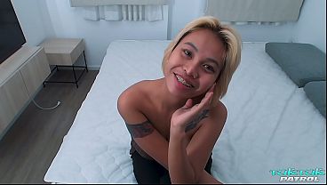 Tuktukpatrol, Si Pinay Asia Kelaparan Pengen Nelen Semuanya