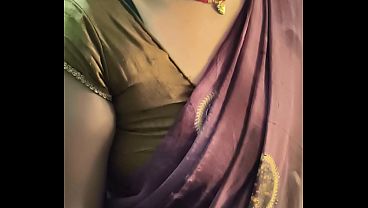 Gue Suka Banget Sama Ibu-ibu India Yang Seksi Dan Bikin Pengen.
