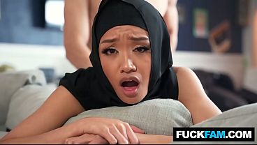 Wanita Berjilbab Diperkenalkan Ke Gaya Hidup Amerika: Jade Kimiko Dan Parker Ambrose Bikin Panas
