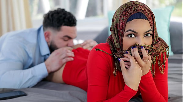Stepbokep Siap Ngajarin Adik Tiri Berjilbabnya Trik-trik Panas Sebelum Dia Nikah – Hijab Nafsu