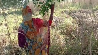 Tonton Video Mesum Sasur Dan Bahu Di Sawah, Desi Outdoor Panas!