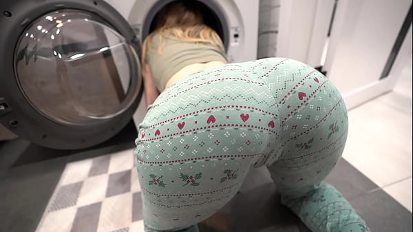 Abang Tiri Ngentot Adik Tiri Pas Lagi Di Dalem Mesin Cuci – Creampie
