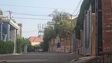 Anjing, Mama Arab Ngebetin Memek Di Luar Rumah Deket Jalan Raya