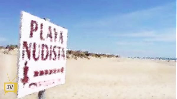 Di Pantai Bugil Bareng Keluarga, Goyang-goyang Panas Bikin Makin Erotis.
